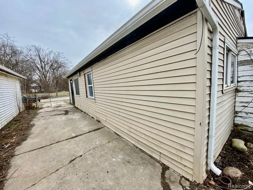 9145 Decatur Street Detroit City MI 48228