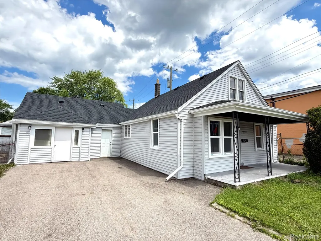 20730 Montrose Avenue Warren City MI 48089