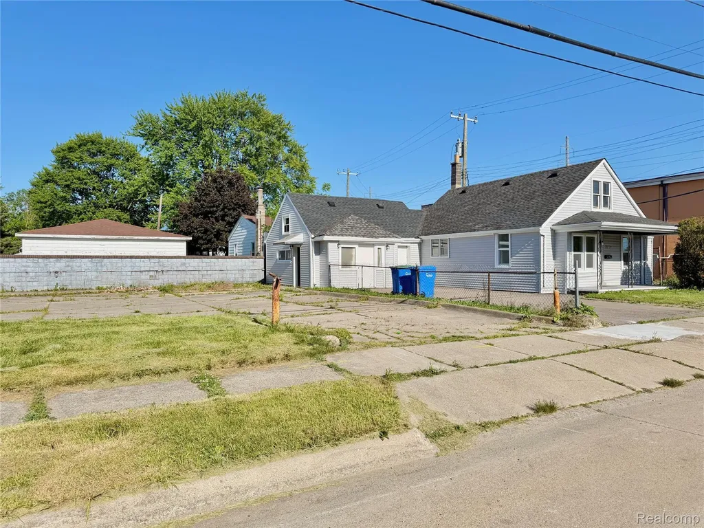 20730 Montrose Avenue Warren City MI 48089