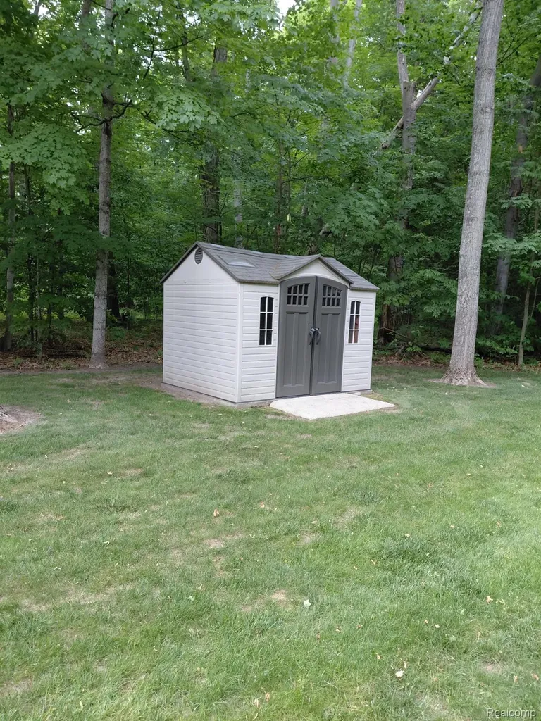 4405 S Hemlock Road Centerville Township MI 49621