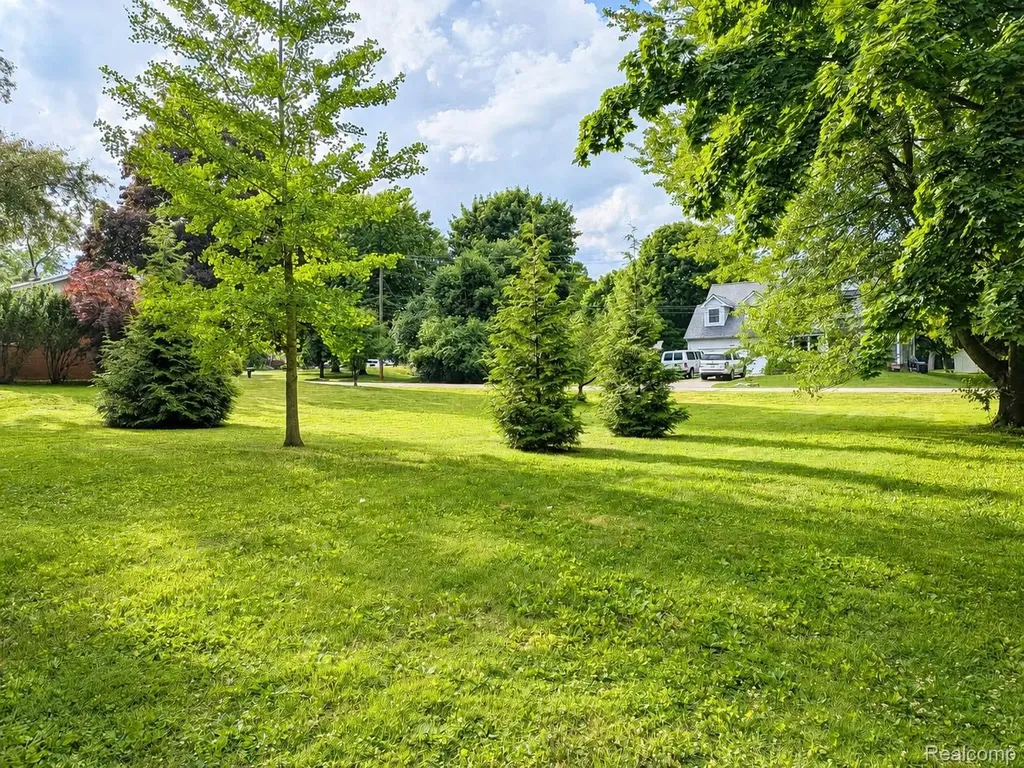 01 Woodcrest Road Rochester Hills City MI 48309