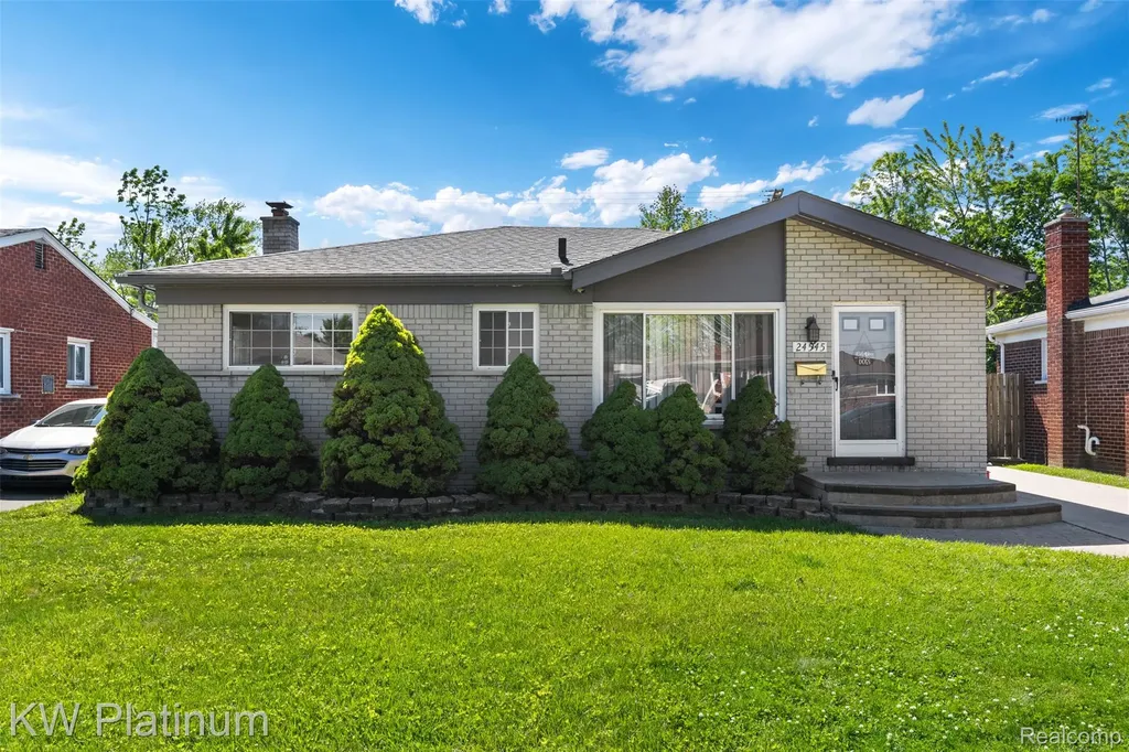 24545 Raven Avenue Eastpointe City MI 48021