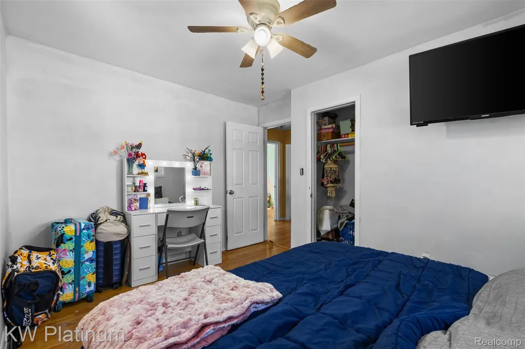 24545 Raven Avenue Eastpointe City MI 48021