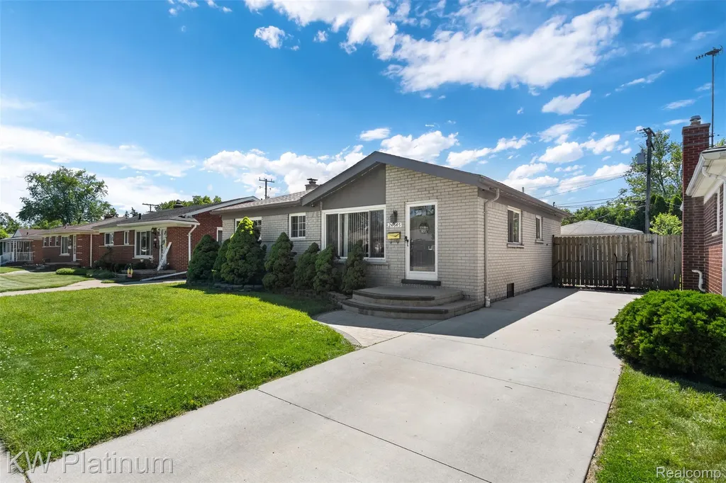 24545 Raven Avenue Eastpointe City MI 48021