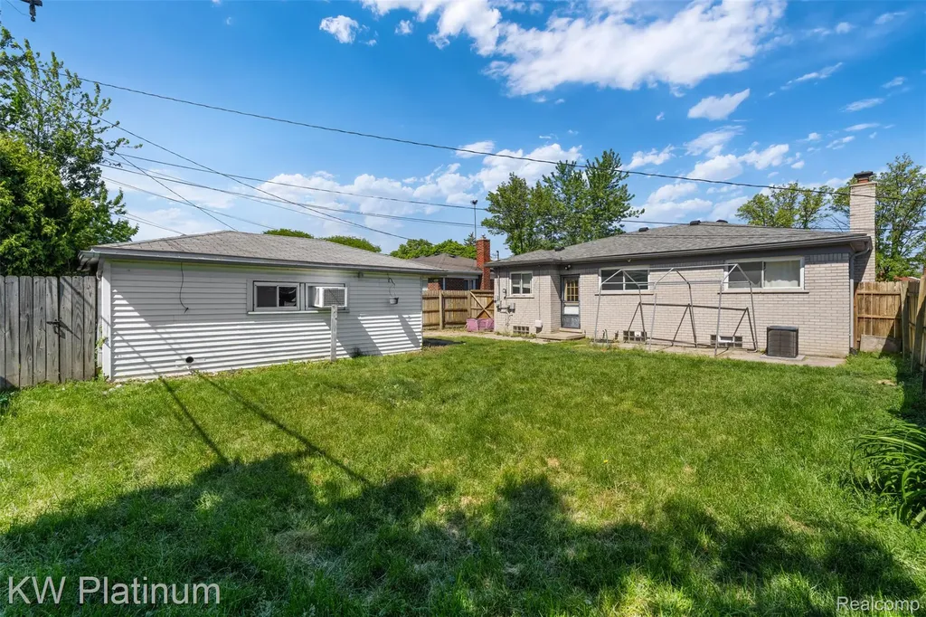 24545 Raven Avenue Eastpointe City MI 48021