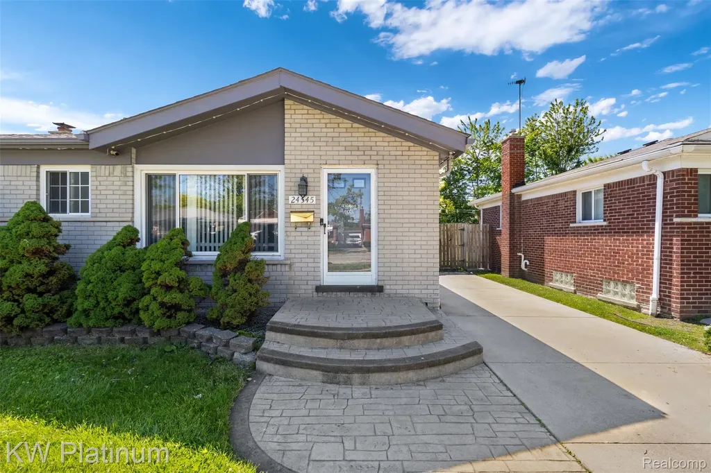 24545 Raven Avenue Eastpointe City MI 48021