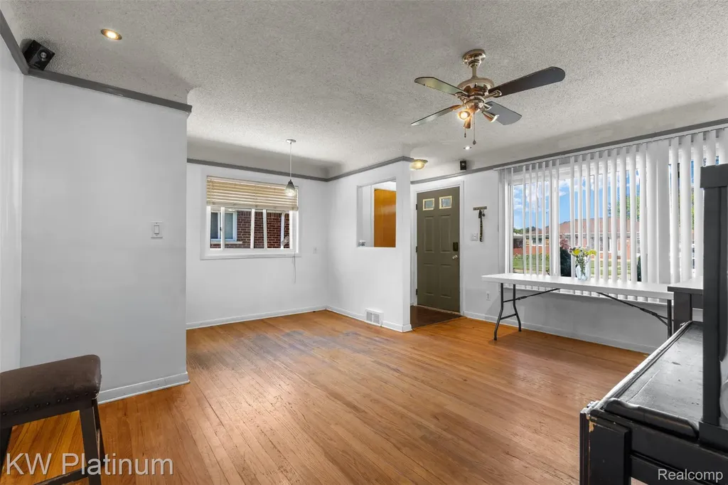 24545 Raven Avenue Eastpointe City MI 48021