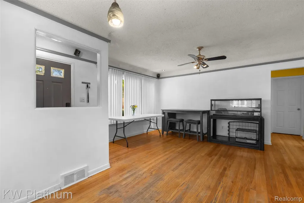 24545 Raven Avenue Eastpointe City MI 48021