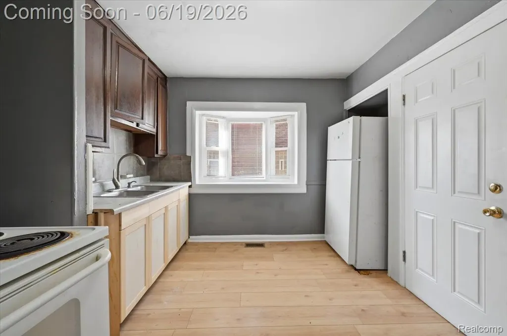 13572 Saint Marys Street Detroit City MI 48227