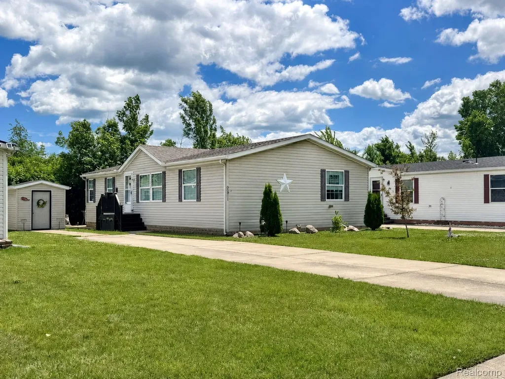 29311 Hidden River Drive Gibraltar City MI 48173