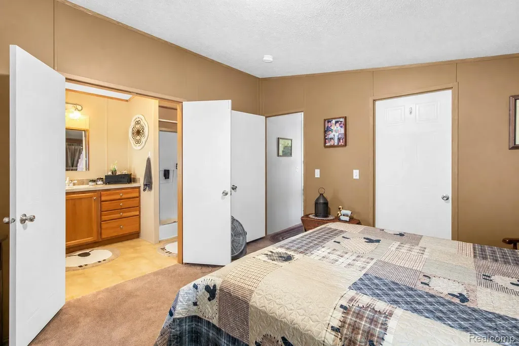 29311 Hidden River Drive Gibraltar City MI 48173