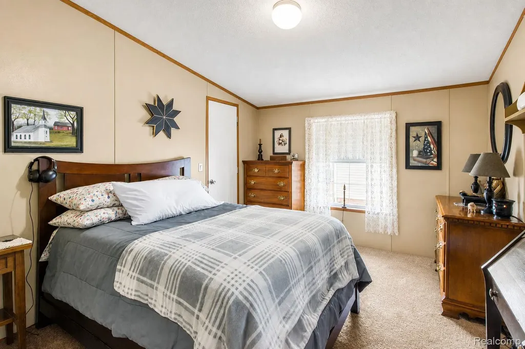 29311 Hidden River Drive Gibraltar City MI 48173