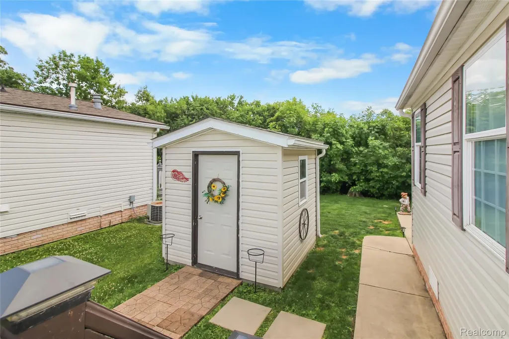 29311 Hidden River Drive Gibraltar City MI 48173
