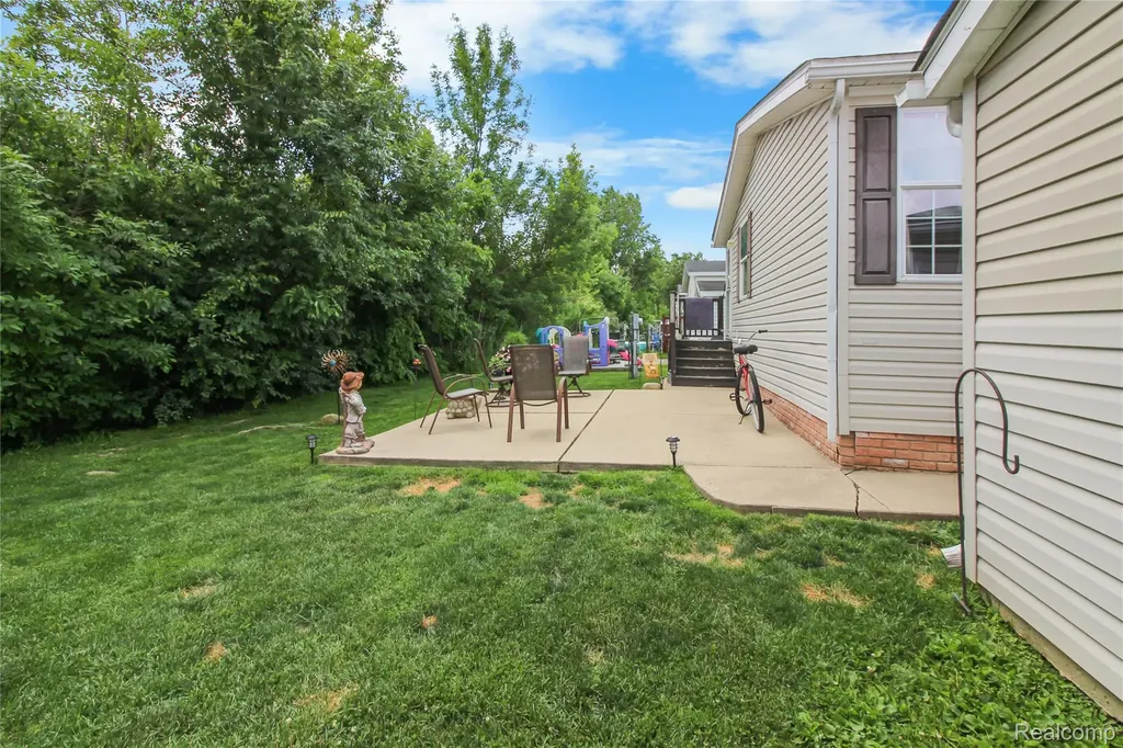 29311 Hidden River Drive Gibraltar City MI 48173