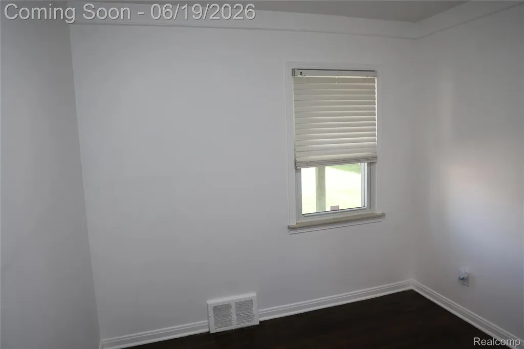 17396 Brody Avenue Allen Park City MI 48101