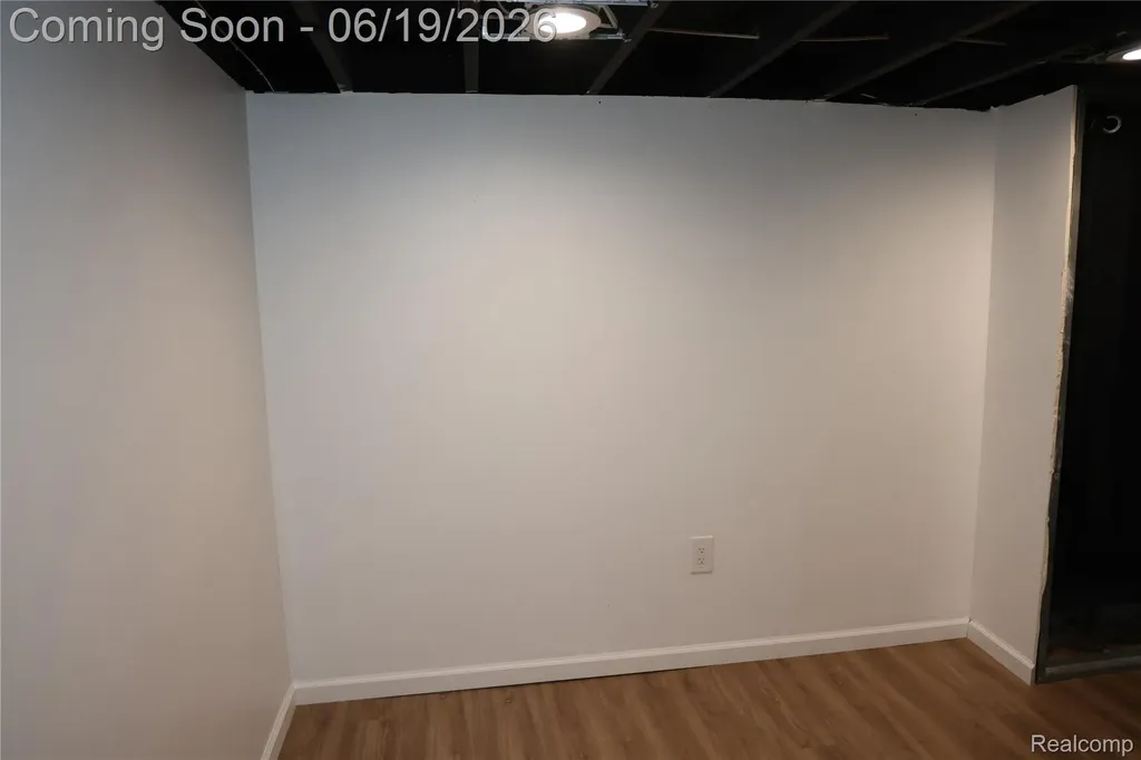 17396 Brody Avenue Allen Park City MI 48101