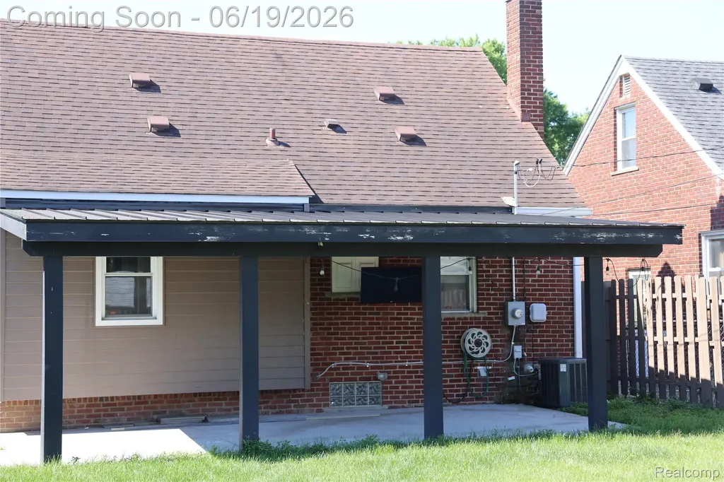 17396 Brody Avenue Allen Park City MI 48101