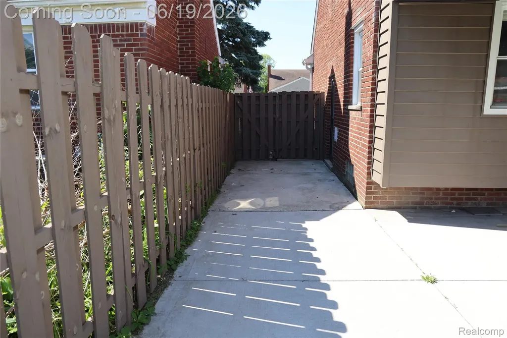 17396 Brody Avenue Allen Park City MI 48101