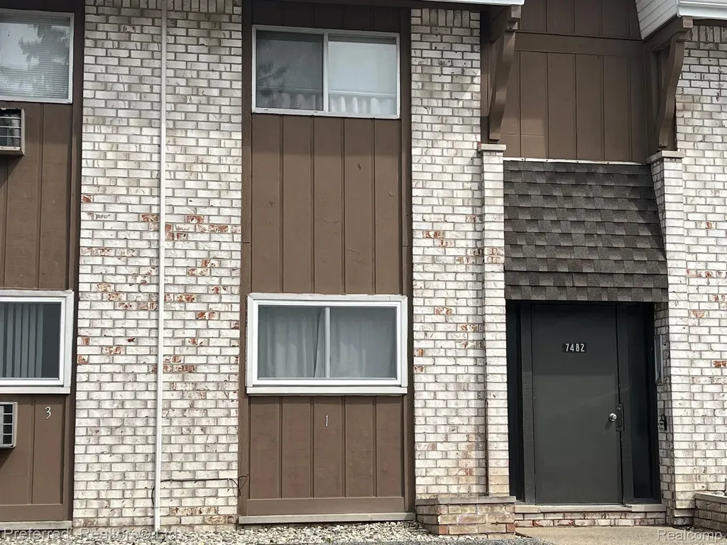 7482 Woodview Street Westland City MI 48185