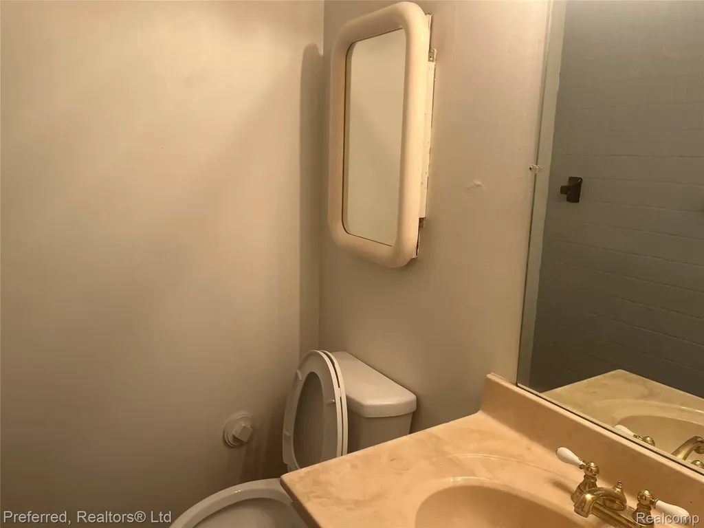 7482 Woodview Street Westland City MI 48185