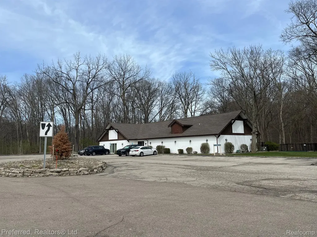7482 Woodview Street Westland City MI 48185