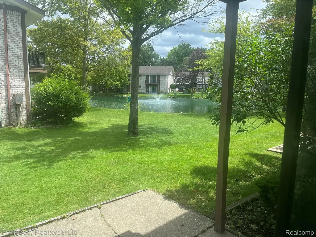 7482 Woodview Street Westland City MI 48185