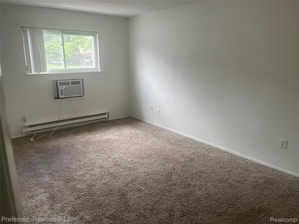 7482 Woodview Street Westland City MI 48185
