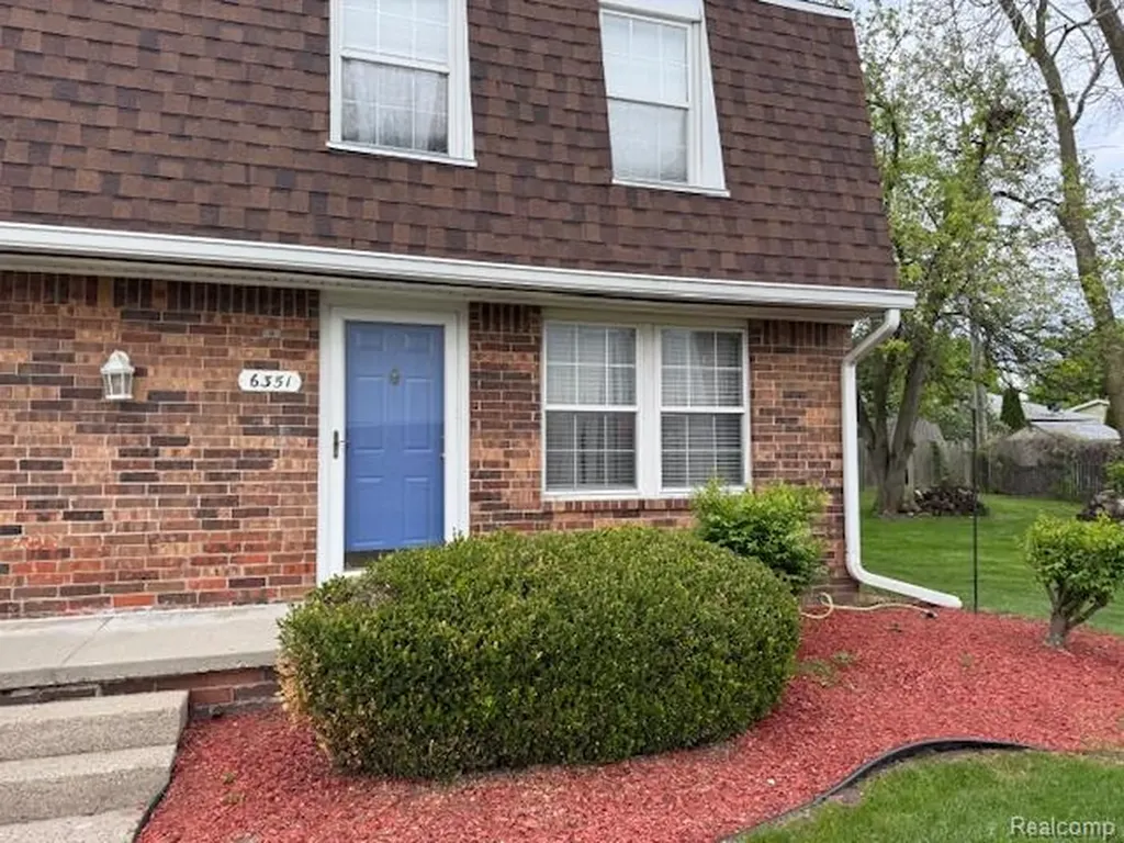 6351 Beechfield Drive Lansing City MI 48911