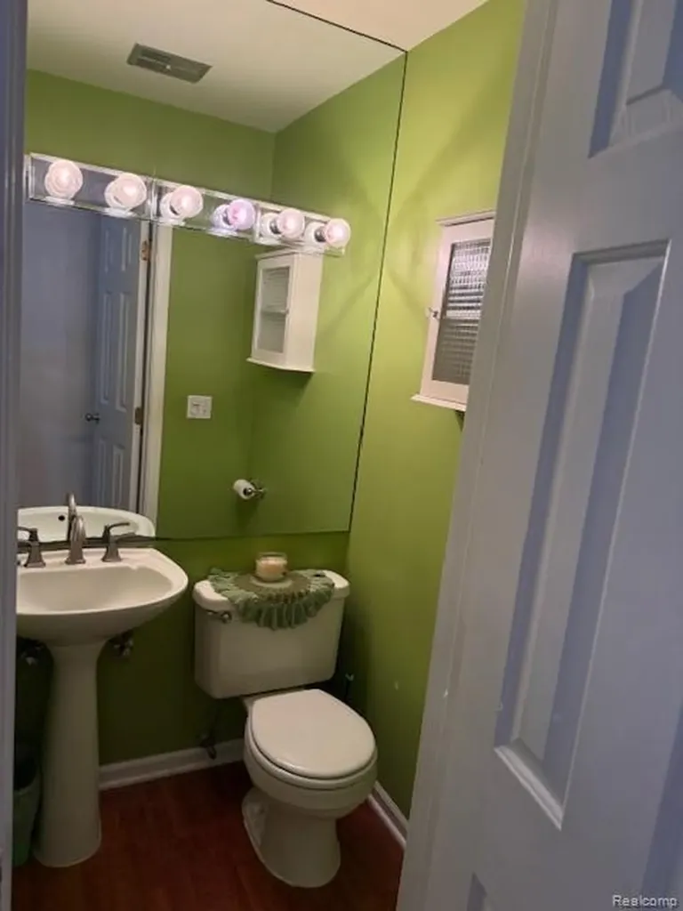 6351 Beechfield Drive Lansing City MI 48911