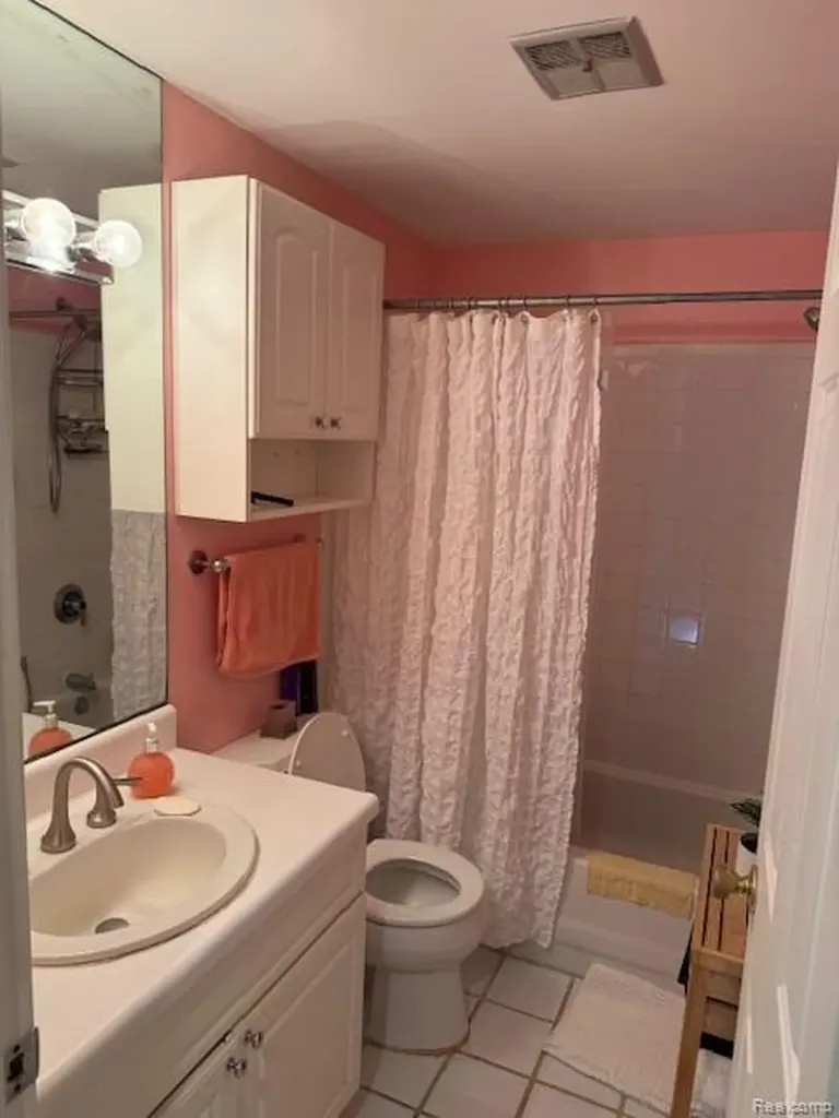6351 Beechfield Drive Lansing City MI 48911