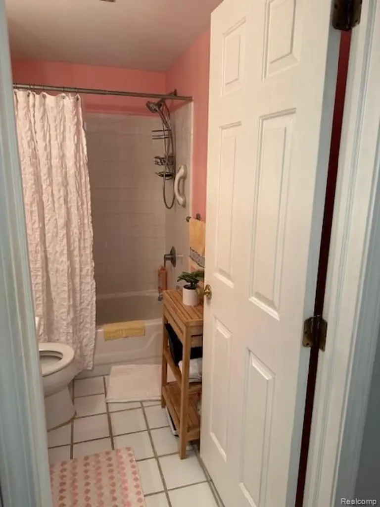 6351 Beechfield Drive Lansing City MI 48911
