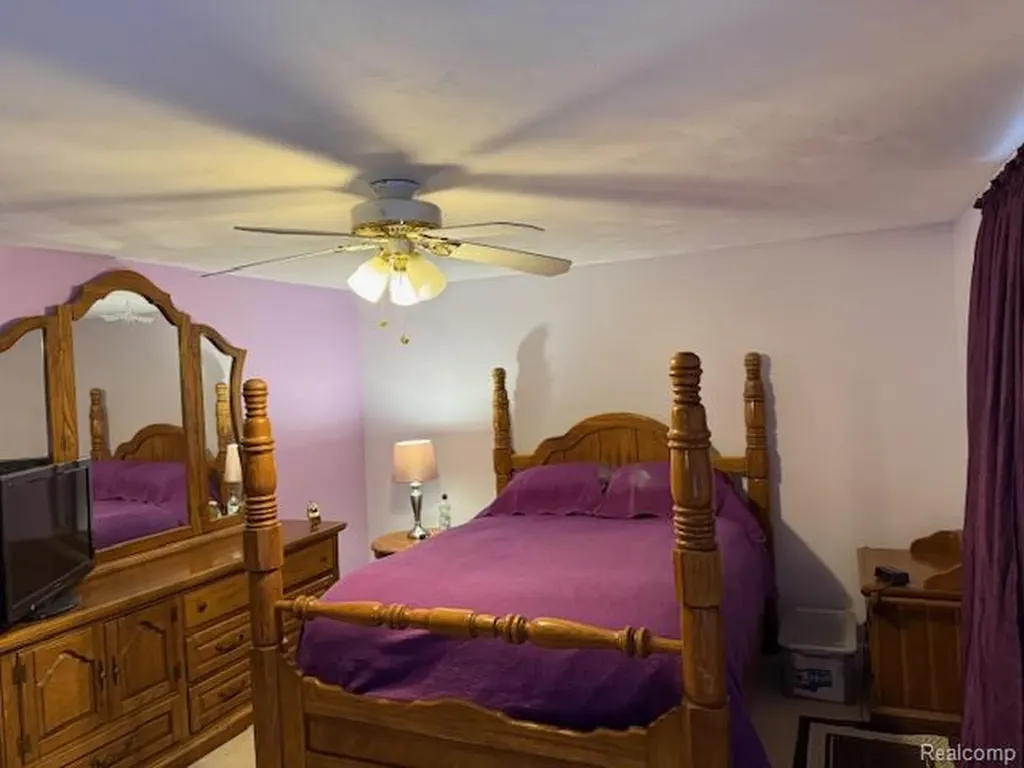6351 Beechfield Drive Lansing City MI 48911