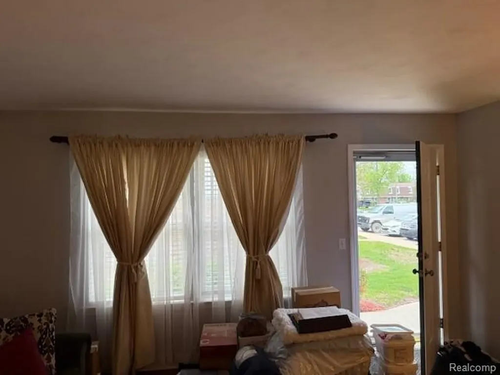 6351 Beechfield Drive Lansing City MI 48911