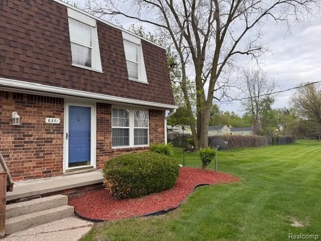 6351 Beechfield Drive Lansing City MI 48911