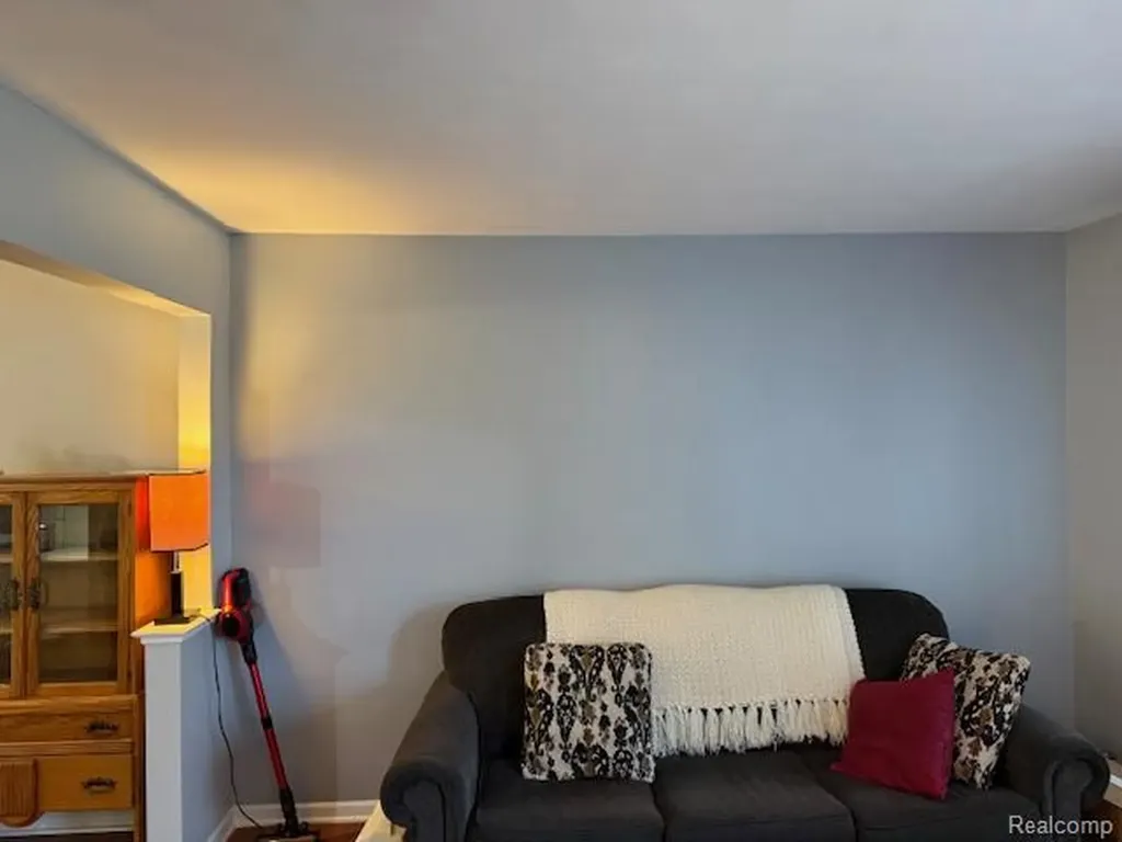 6351 Beechfield Drive Lansing City MI 48911
