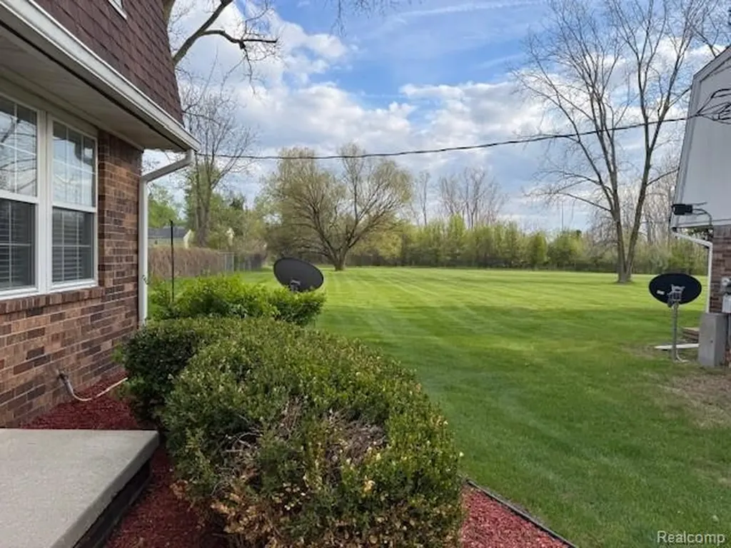 6351 Beechfield Drive Lansing City MI 48911