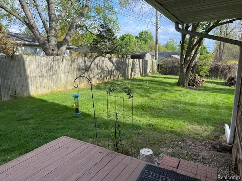 6351 Beechfield Drive Lansing City MI 48911