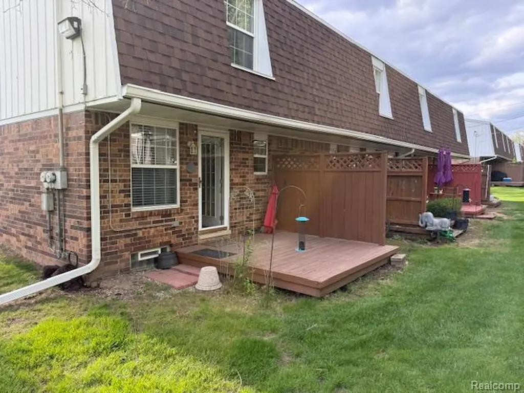 6351 Beechfield Drive Lansing City MI 48911