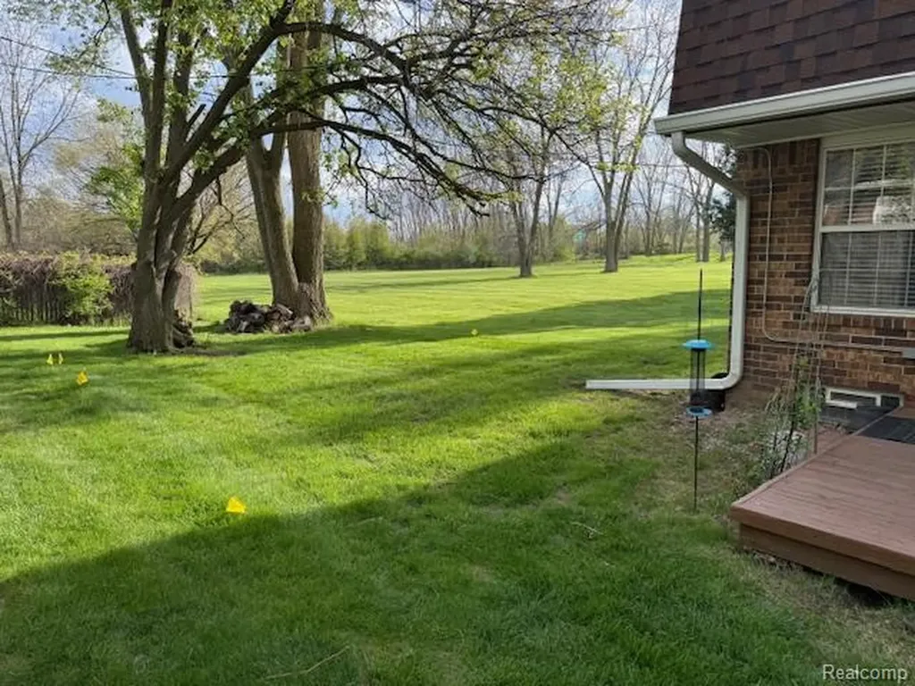 6351 Beechfield Drive Lansing City MI 48911