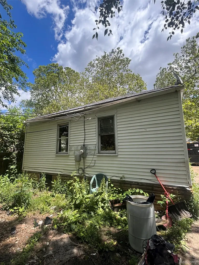 7785 Clayburn Street Detroit City MI 48228