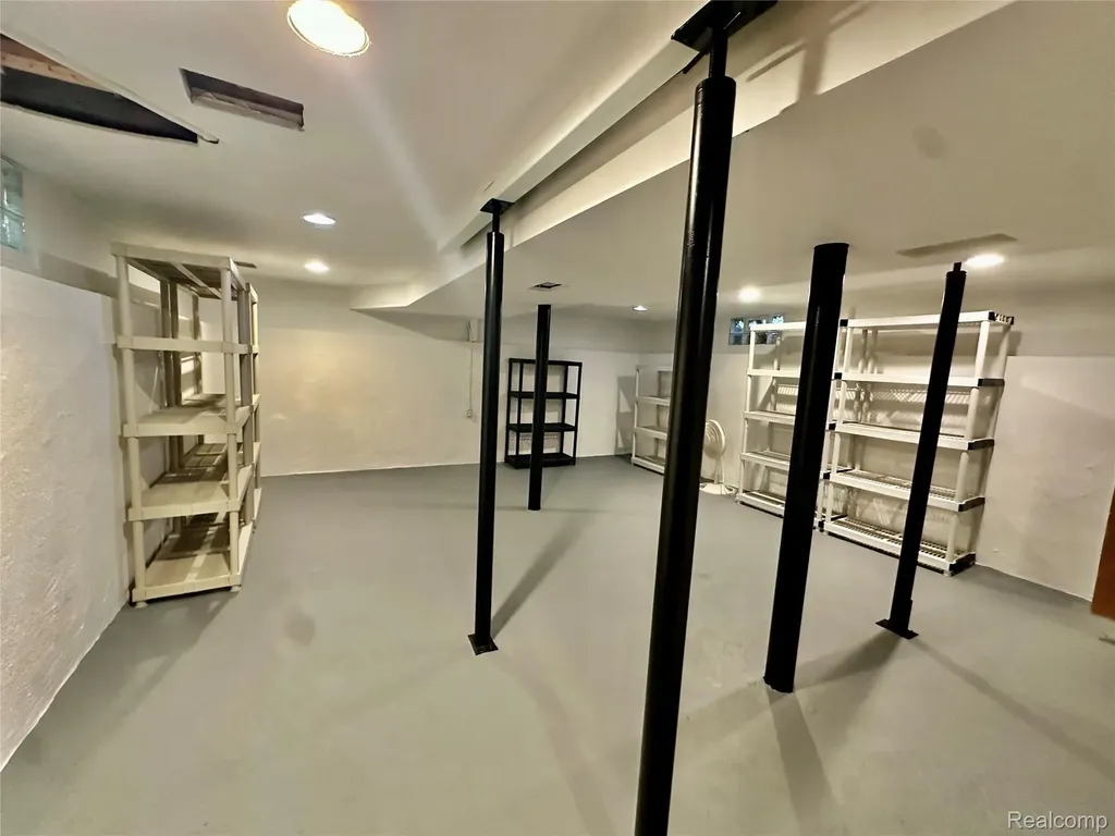 3404 Rockhaven Avenue Rochester Hills City MI 48309