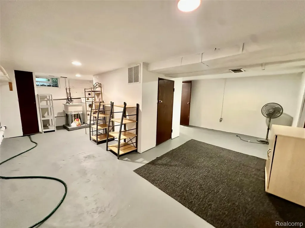 3404 Rockhaven Avenue Rochester Hills City MI 48309