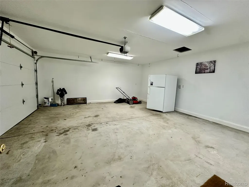 3404 Rockhaven Avenue Rochester Hills City MI 48309