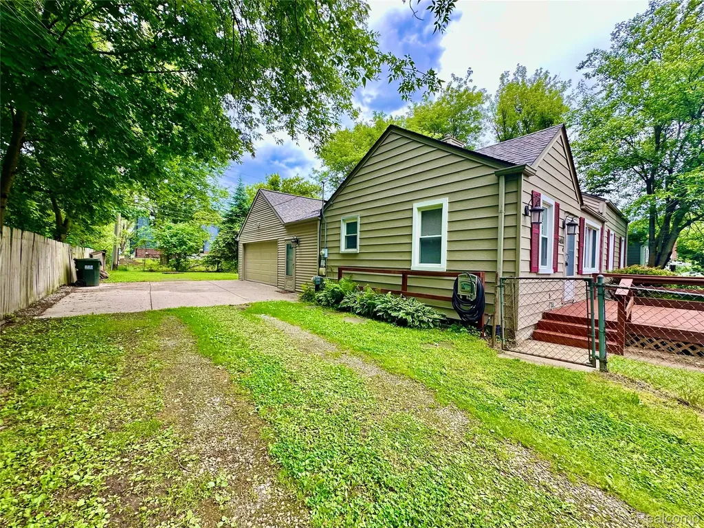 3404 Rockhaven Avenue Rochester Hills City MI 48309