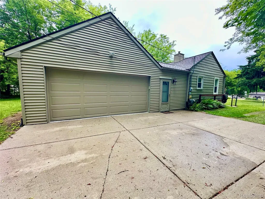 3404 Rockhaven Avenue Rochester Hills City MI 48309