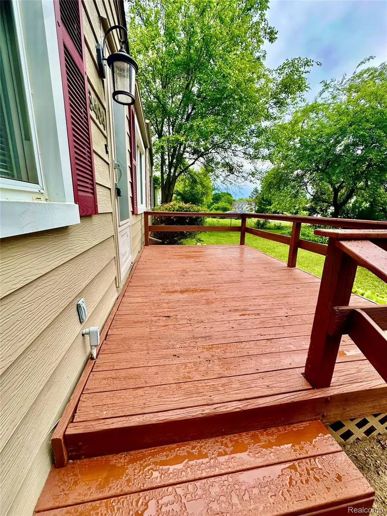 3404 Rockhaven Avenue Rochester Hills City MI 48309