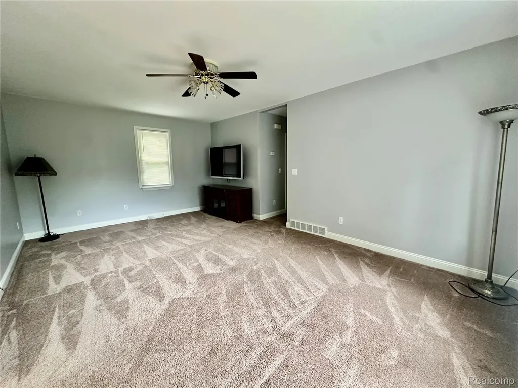 3404 Rockhaven Avenue Rochester Hills City MI 48309