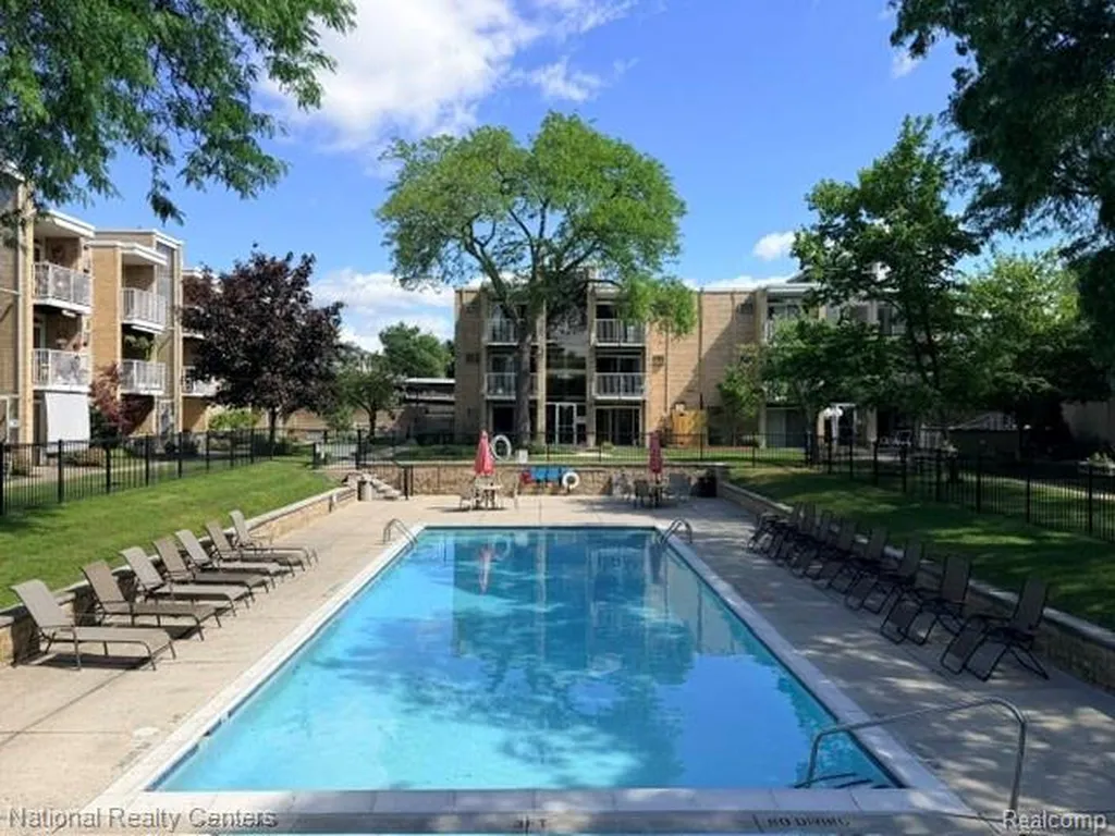 4913 Crooks Road Royal Oak City MI 48073