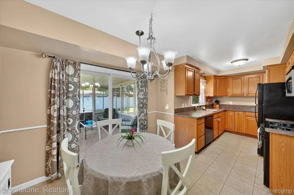 23784 Linne Street Clinton Charter Township MI 48035