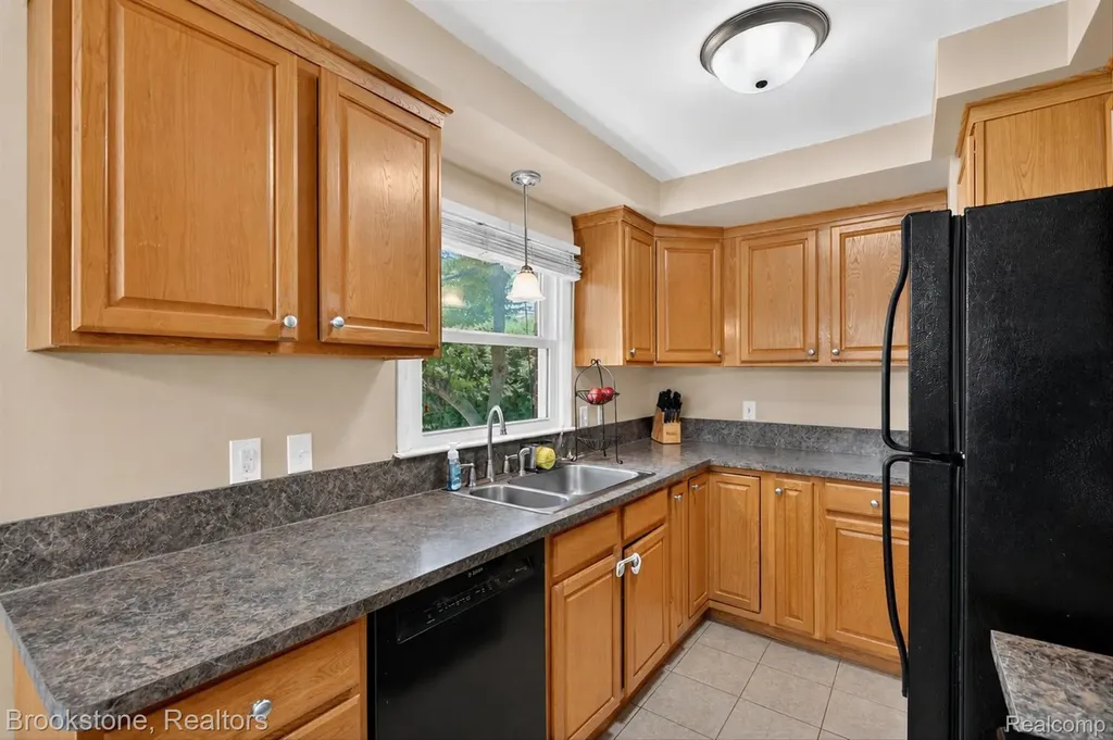23784 Linne Street Clinton Charter Township MI 48035